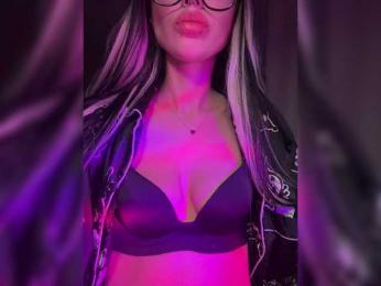 LeCriss webcam bongacams model stream image