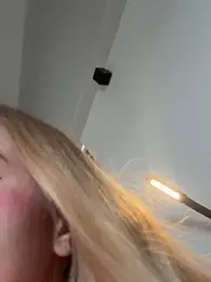 curchez_ webcam model stream image