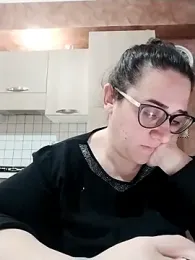 Dolcecurvy webcam model stream image