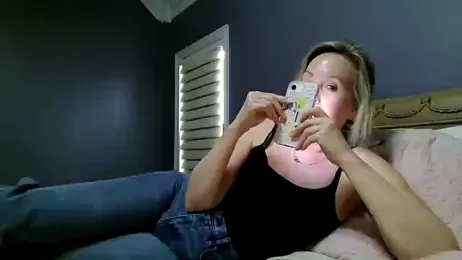 Lisaisluscious webcam model stream image