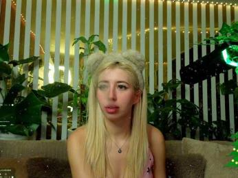 FlowwwerGirl webcam bongacams model stream image