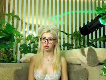 FlowwwerGirl webcam bongacams model stream image