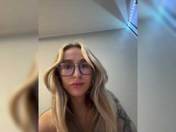 QueenKing webcam model stream image