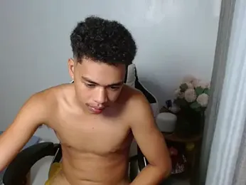 curlyasian_njxx webcam stripchat model stream image
