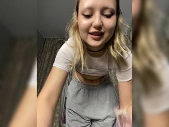 Blonde-mur webcam bongacams model stream image
