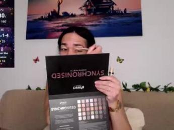 luara_ webcam model stream image