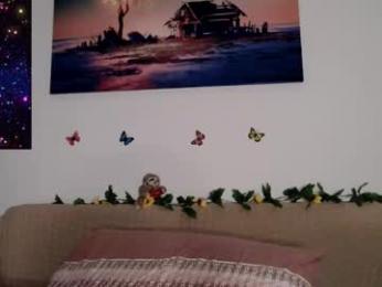 luara_ webcam model stream image