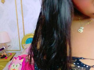 Reven Mayers webcam model stream image