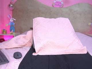 zoe-12 webcam model stream image