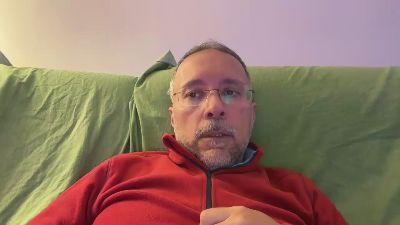 poltito webcam model stream image