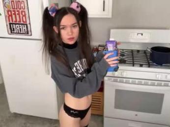 manicpixiedreamfrog webcam model stream image