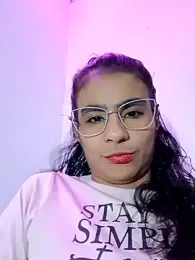 Leslly_ webcam model stream image