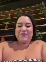 yesmiia webcam model stream image