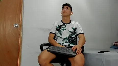 andrew_rose_ webcam model stream image