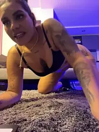 Victoria14_ webcam model stream image