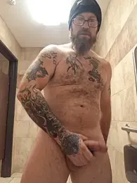 UnderpaidBCW_90 webcam model stream image