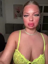 _Lilly_angel webcam model stream image