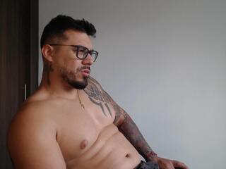 Derryl webcam model stream image