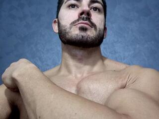 Cutler Q webcam flirt4free model stream image