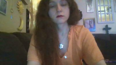 QueenCrimson webcam model stream image