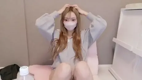 _chanMOMO_ webcam model stream image