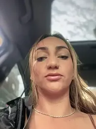 Ninabigtitied webcam model stream image