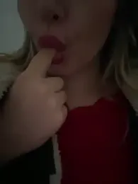 AlivePoor webcam model stream image