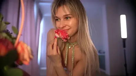 hereandnows_ webcam model stream image