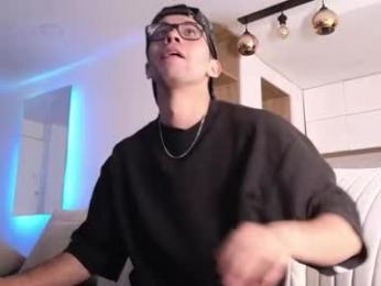 phantom_bigger1 webcam model stream image