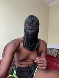 Gifttheskimaskboy014 webcam model stream image