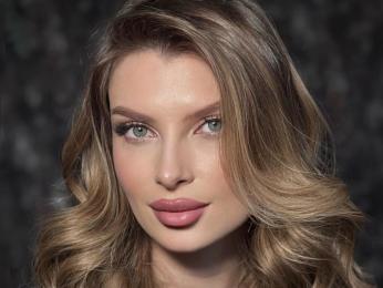 Alessia webcam model stream image