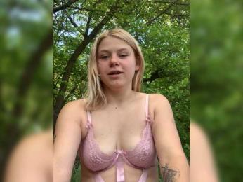 -___--_--------- webcam model stream image