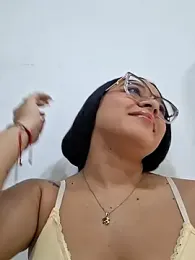 -VICKKY webcam model stream image