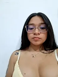 -VICKKY webcam model stream image