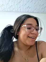 -VICKKY webcam model stream image