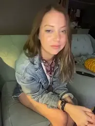 molly_witha_chance webcam model stream image