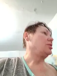 _lady_red_ webcam model stream image