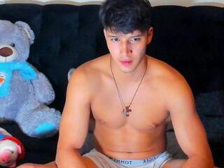 Ryan Garden webcam model stream image