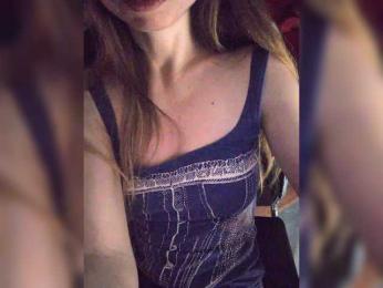 Elleanora webcam model stream image