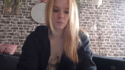 xHotmilf87x webcam model stream image
