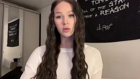 ur_molly webcam model stream image