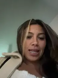 LIZ-06_ webcam stripchat model stream image