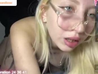 carolineandlover webcam model stream image