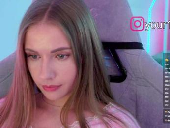 VikkiExtraCheese webcam model stream image