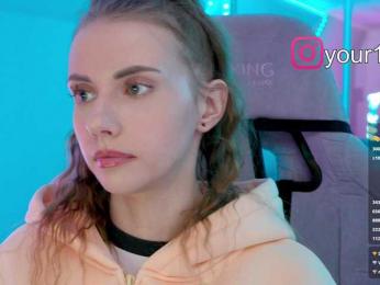 VikkiExtraCheese webcam model stream image