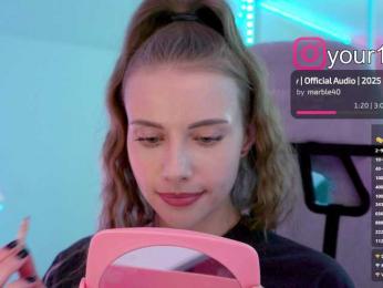 VikkiExtraCheese webcam model stream image