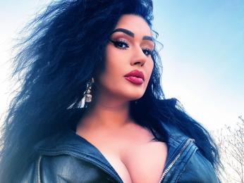 AdiraMaeven webcam model stream image