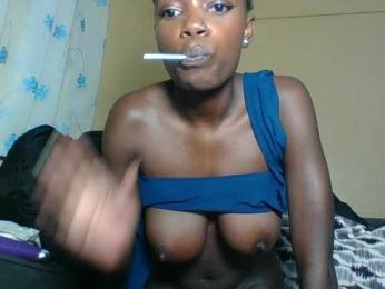 Pinkypetite webcam bongacams model stream image