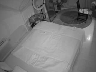 voyeurcam-julmodels-whitebed-4 webcam model stream image