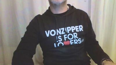 DaddyNextRoom75 webcam model stream image